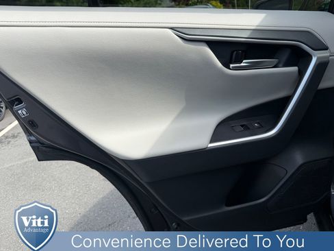 Used 2019 Toyota RAV4 Limited image 20