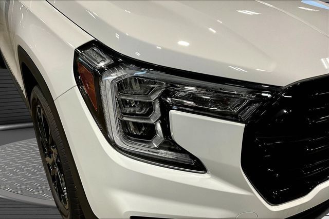 Certified 2024 GMC Terrain SLE w/ Driver Convenience Package FWD image 31