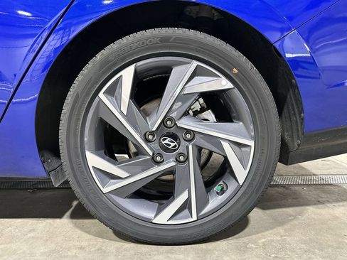 Used 2025 Hyundai Elantra SEL image 29