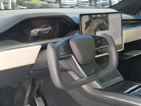 Used 2022 Tesla Model X Plaid image 7