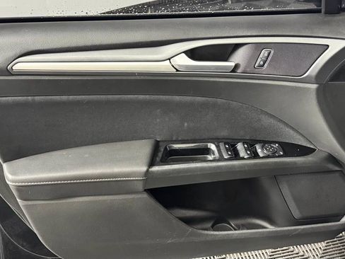 Used 2016 Ford Fusion SE FWD image 12