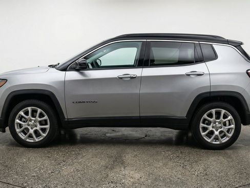 Used 2025 Jeep Compass Limited AWD/4WD image 5