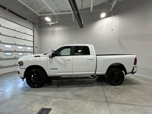 Used 2024 RAM 2500 Big Horn w/ Night Edition AWD/4WD image 9
