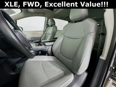 Used 2023 Toyota Sienna XLE image 21
