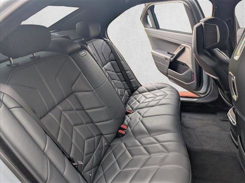 Used 2023 BMW 740i image 20