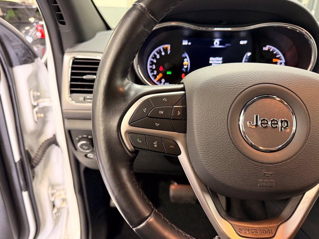 Used 2020 Jeep Grand Cherokee Laredo AWD/4WD image 13