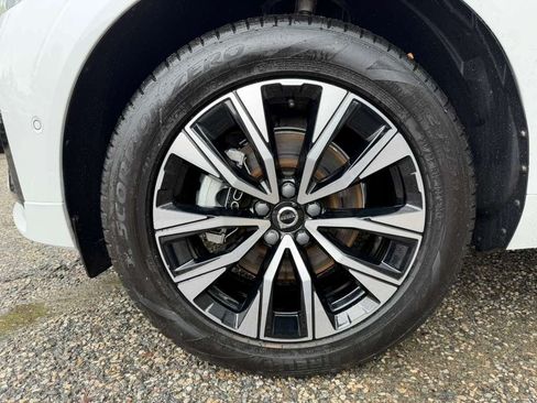 Used 2024 Volvo XC60 B5 Plus w/ Protection Package Premier AWD/4WD image 10