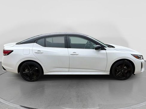 Used 2024 Nissan Sentra SR FWD image 2