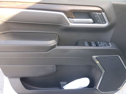 Used 2025 GMC Sierra 1500 SLT image 17