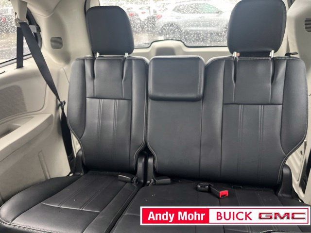 Used 2016 Chrysler Town & Country Touring w/ Driver Convenience Group FWD image 41