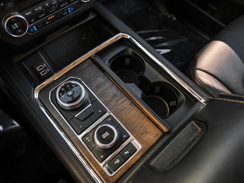 Used 2018 Ford Expedition Platinum image 25