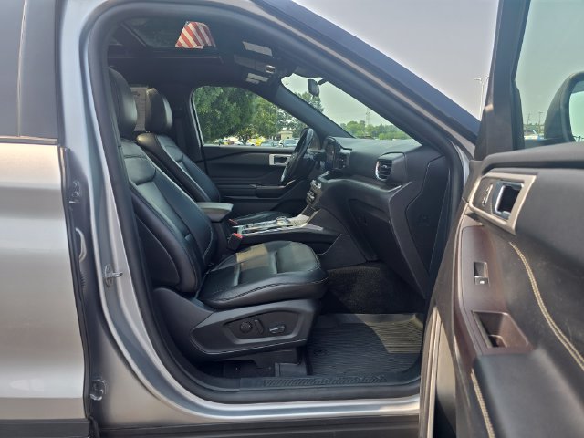 Used 2020 Ford Explorer XLT w/ Equipment Group 202A AWD/4WD image 19