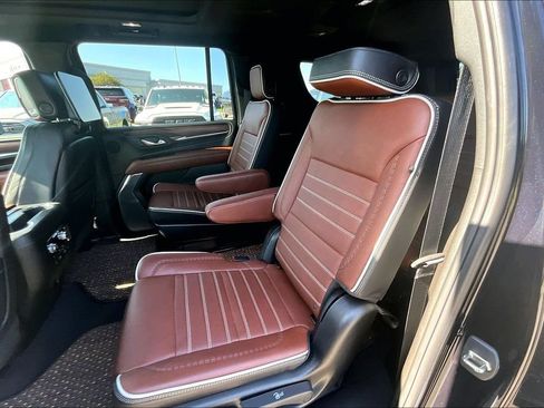 Used 2023 GMC Yukon XL Denali Ultimate AWD/4WD image 23