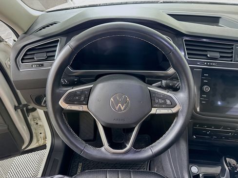 Used 2023 Volkswagen Tiguan SE w/ Panoramic Sunroof Package AWD/4WD image 16