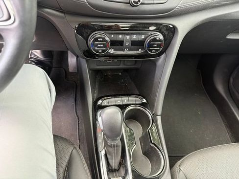 Used 2023 Buick Encore GX Essence w/ Experience Buick Package FWD image 18