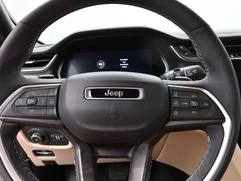 Used 2023 Jeep Grand Cherokee Limited AWD/4WD image 16