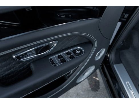 Used 2024 Bentley Bentayga Extended Wheelbase image 29