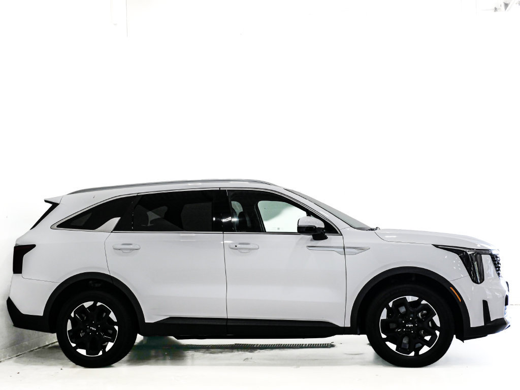 Used 2024 Kia Sorento S FWD image 4