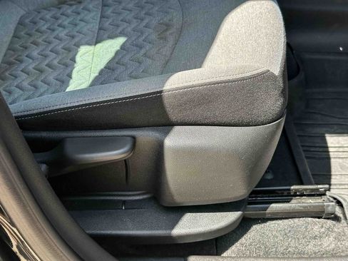 Used 2023 Chevrolet Equinox LS FWD image 24