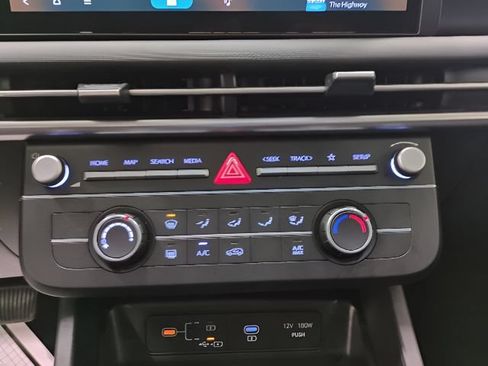 Used 2025 Hyundai Tucson SE AWD/4WD image 9