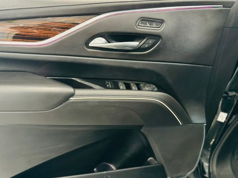 Used 2022 Cadillac Escalade Luxury w/ LPO, Illumination Package image 11