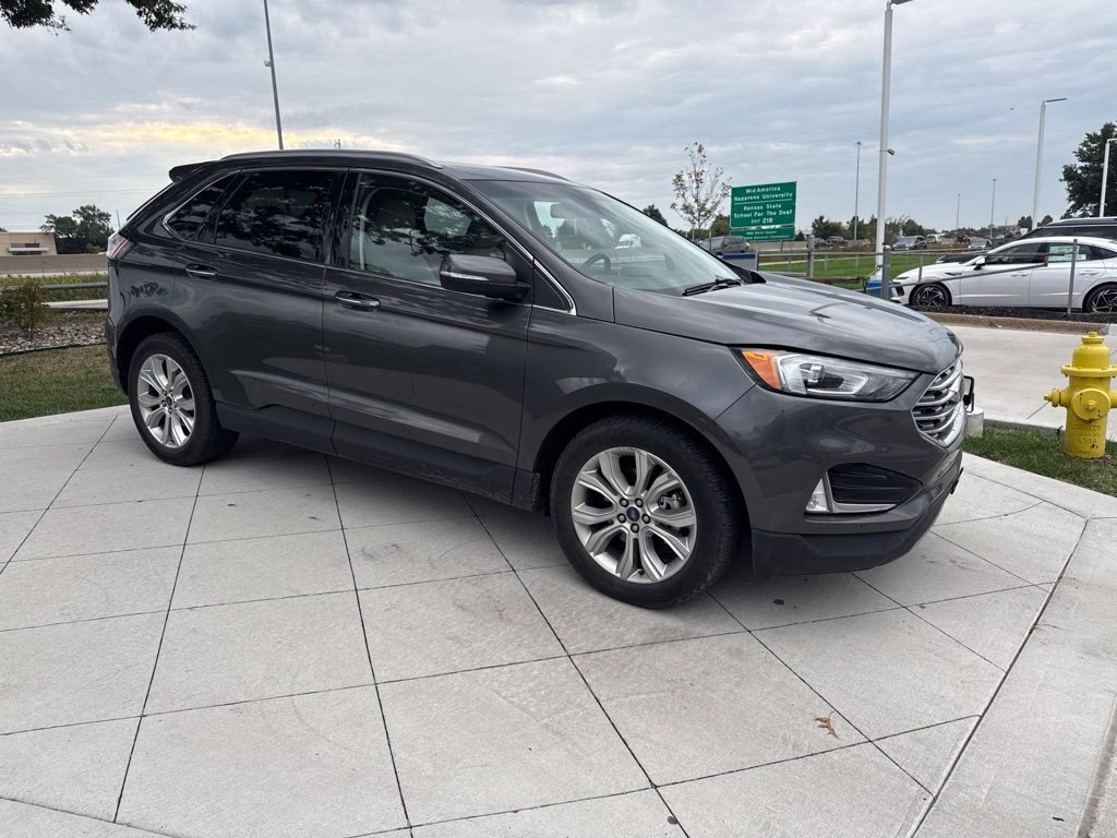 Used 2020 Ford Edge Titanium FWD image 2