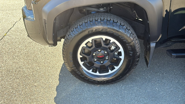 Used 2025 Toyota Tacoma TRD Off-Road AWD/4WD image 5