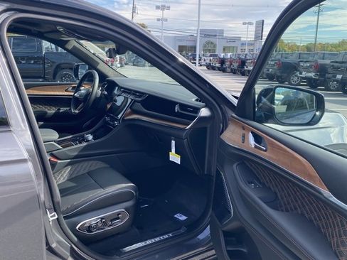 New 2025 Jeep Grand Cherokee L Summit image 26