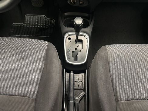 Used 2017 Toyota Yaris L image 21