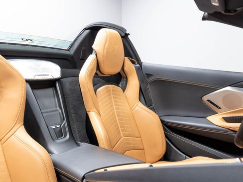 Used 2023 Chevrolet Corvette Stingray Preferred Conv w/ Z51 Performance Package RWD image 25