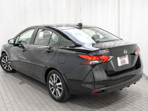 Used 2023 Nissan Versa SV image 3