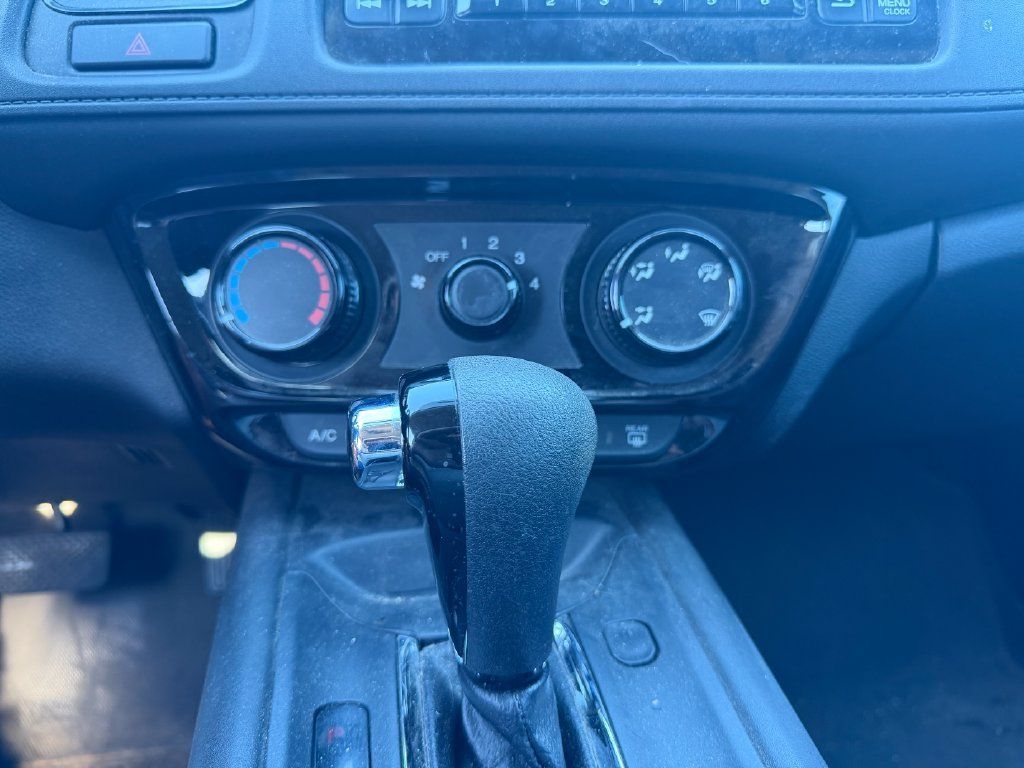 Used 2017 Honda HR-V LX image 11