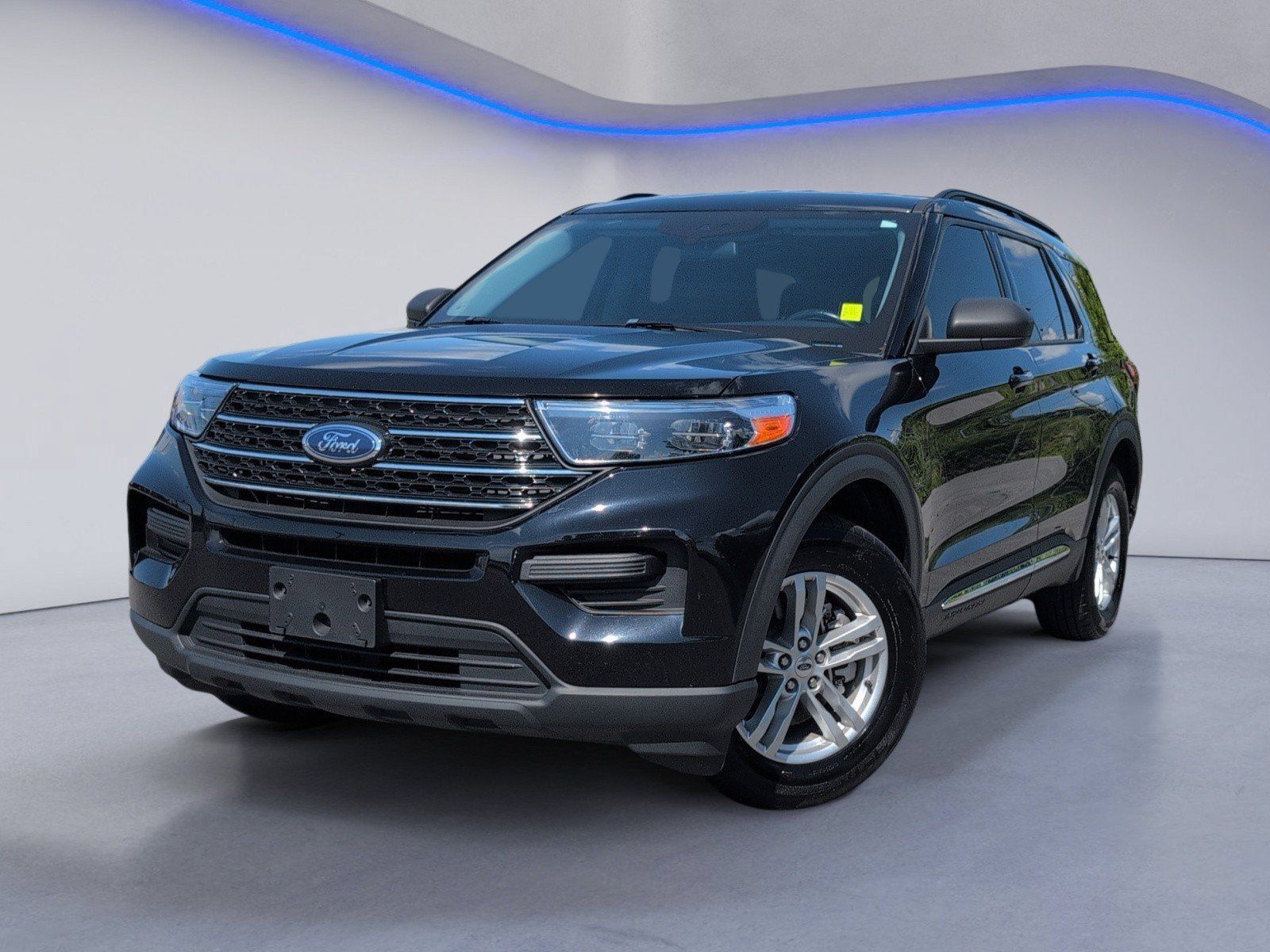 Used 2023 Ford Explorer XLT RWD image 2