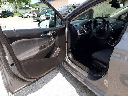 Used 2018 Chevrolet Cruze LT w/ Convenience Package FWD image 13