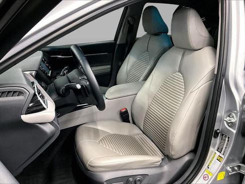 Used 2018 Toyota Camry SE FWD image 7