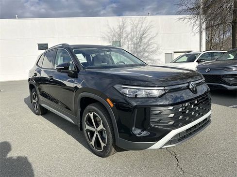 New 2026 Volkswagen Tiguan SE image 7