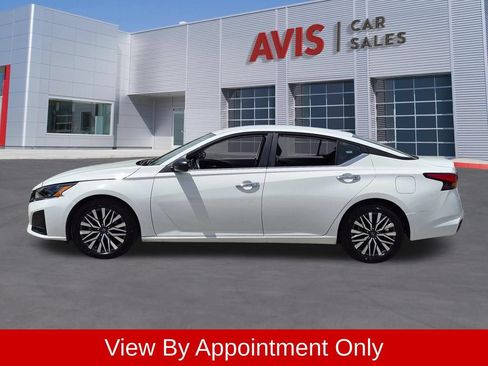 Used 2025 Nissan Altima 2.5 SV FWD image 9