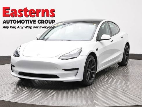 Used 2023 Tesla Model 3 Standard Range image 1