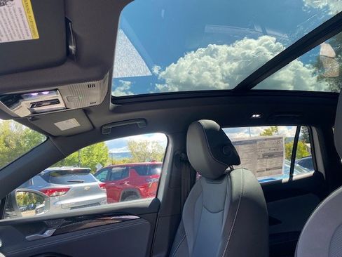 New 2025 Volkswagen Tiguan SE R-Line image 8