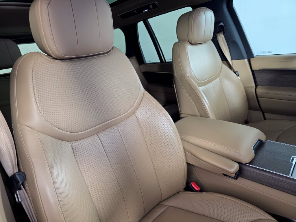 Used 2025 Land Rover Range Rover SE AWD/4WD image 29
