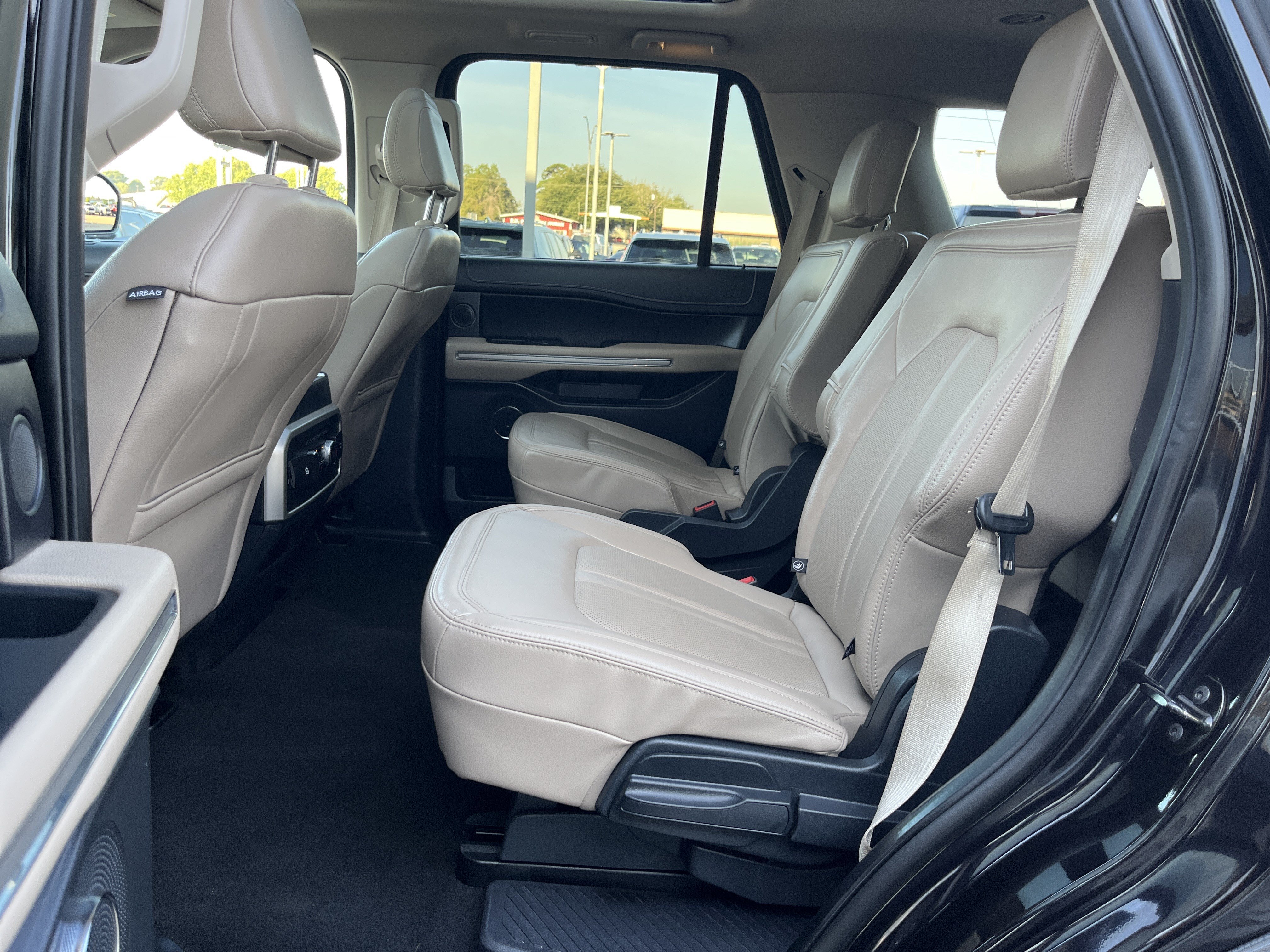Used 2024 Ford Expedition Limited AWD/4WD image 12