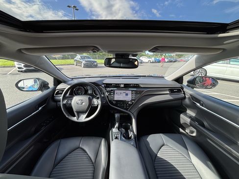 Used 2019 Toyota Camry SE w/ Audio Package FWD image 2