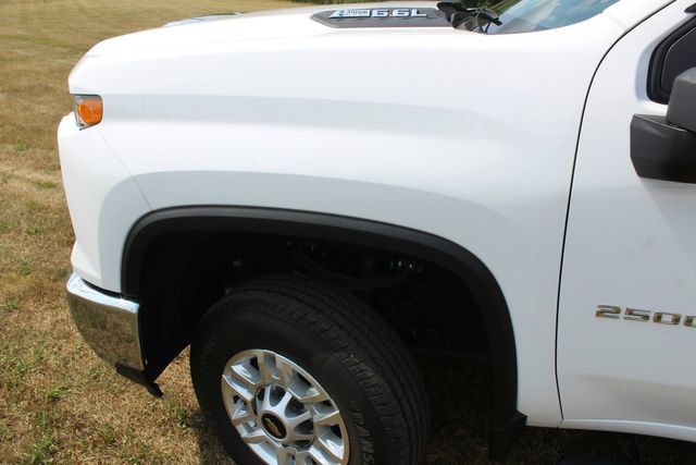 Used 2024 Chevrolet Silverado 2500 LT AWD/4WD image 16