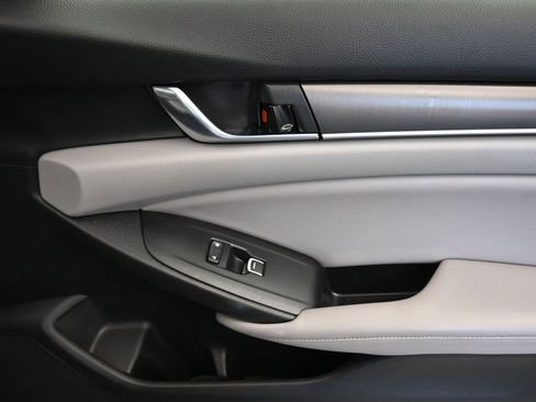 Used 2018 Honda Accord LX image 40