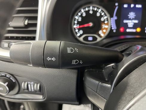 Used 2018 Jeep Renegade Latitude w/ Safety & Security Group image 23