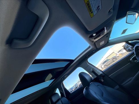 Used 2025 Kia Sorento S w/ Panoramic Sunroof Package image 24