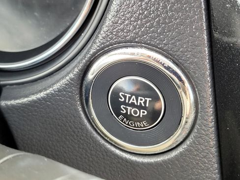 Used 2018 Nissan Rogue SV image 30