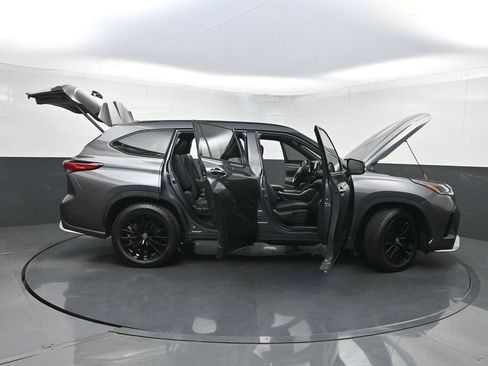 Used 2023 Toyota Highlander XSE FWD image 37