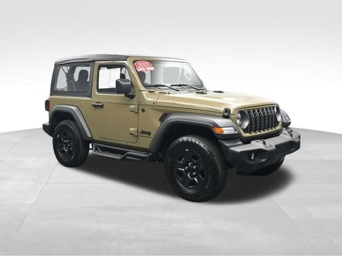 Used 2025 Jeep Wrangler Sport AWD/4WD image 7