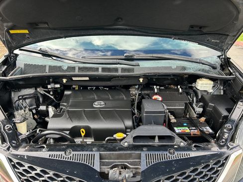 Used 2011 Toyota Sienna SE image 20